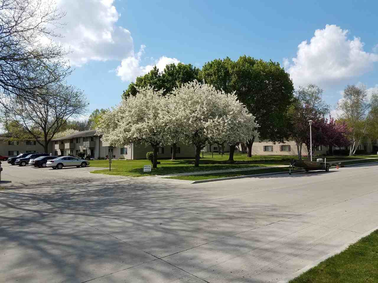 Courtyard Apartments - Photo 3 of 31