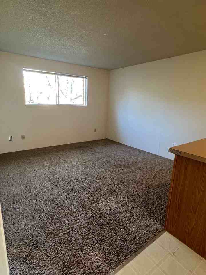 Cordova Apts - Photo 5 of 14