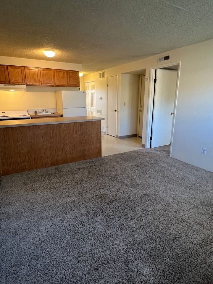 Cordova Apts - Photo 6 of 14