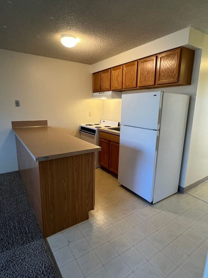 Cordova Apts - Photo 7 of 14