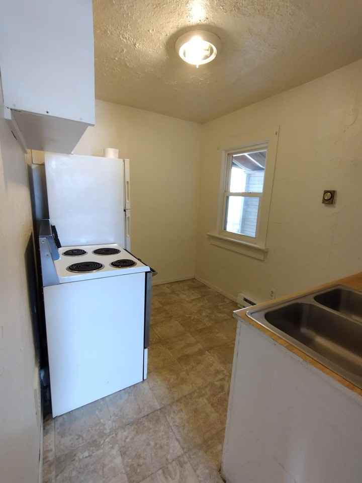 425 Ray Avenue Northwest - Photo 3 of 8