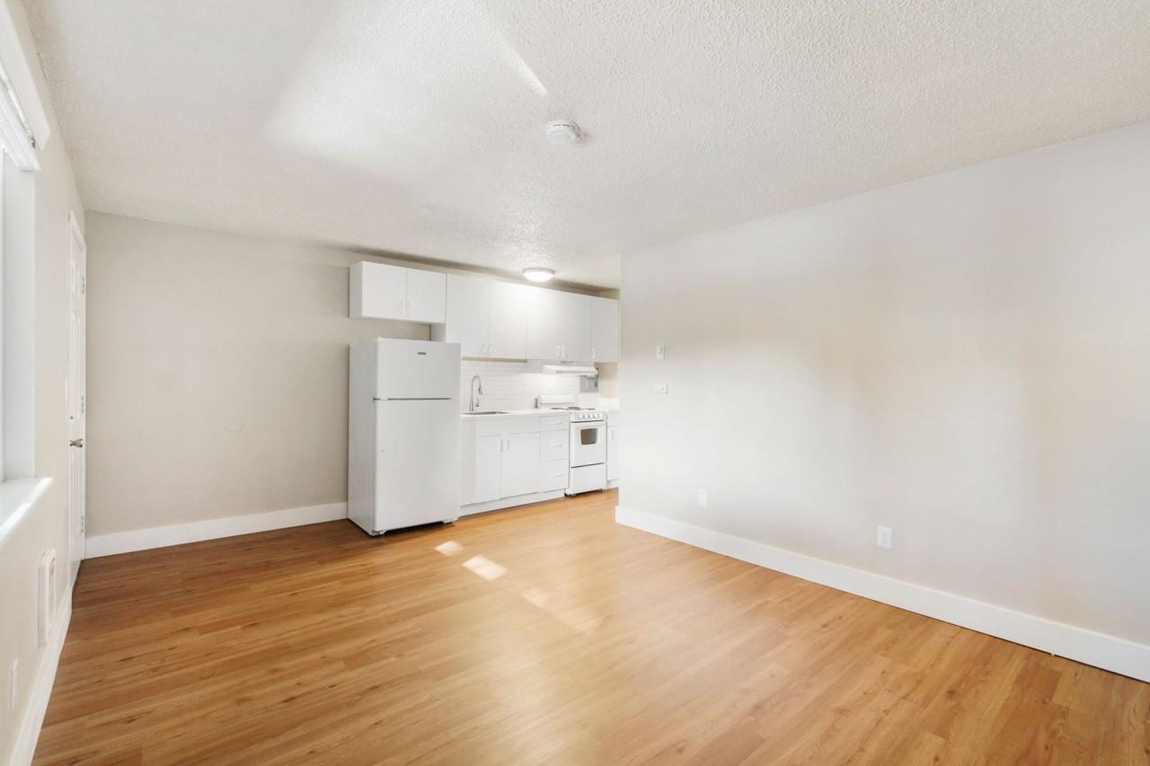 Lilly Apartments - Photo 3 of 5