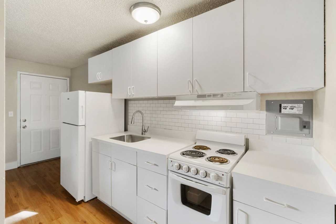 Lilly Apartments - Photo 4 of 5