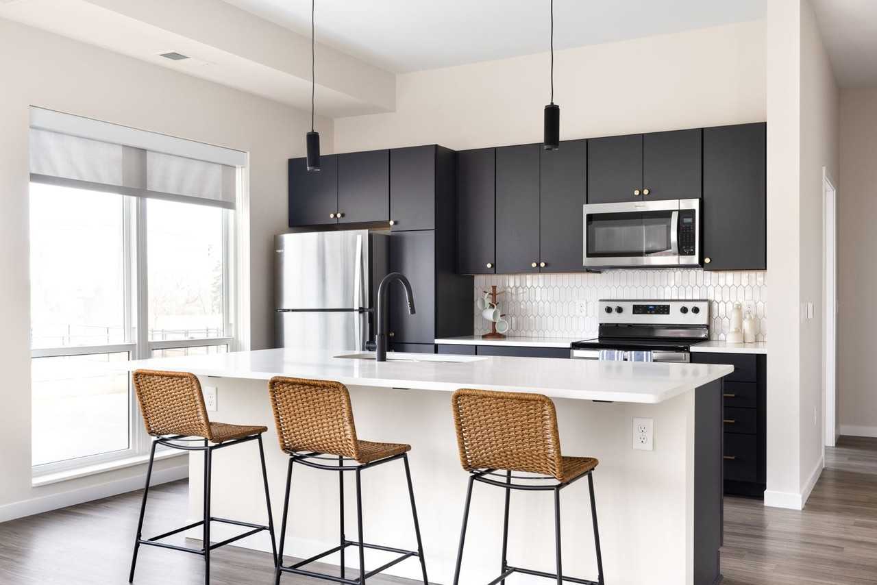 Noble - Photo 5 of 50