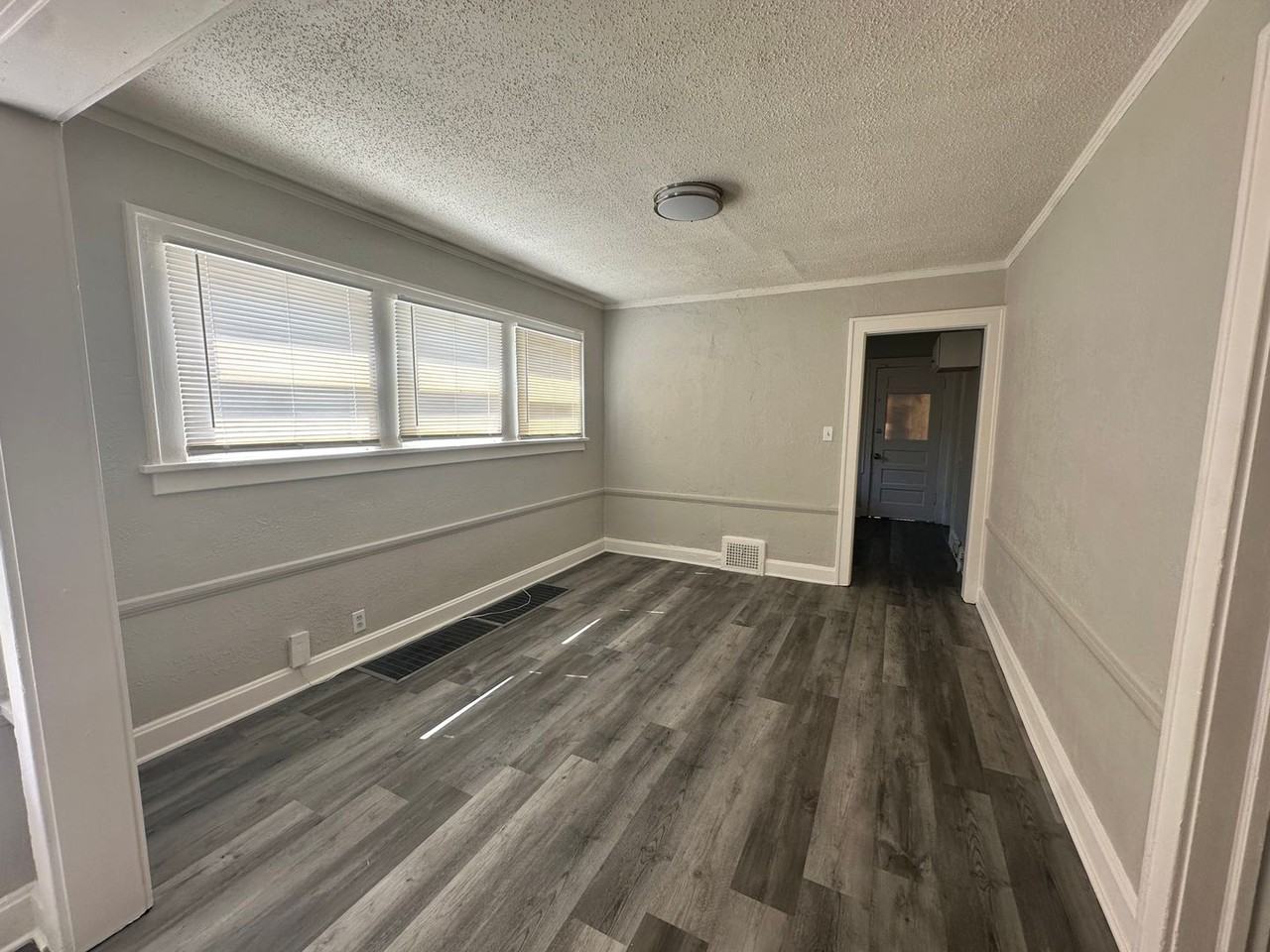 5636 Garfield Ave - Photo 3 of 10