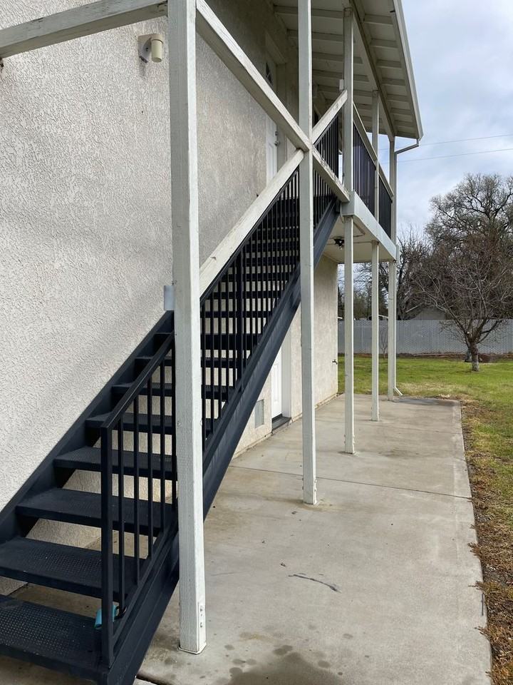 5463 5463 Deschutes Road-A&B - Photo 4 of 50