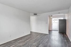 featured image of 2950 E 5th St