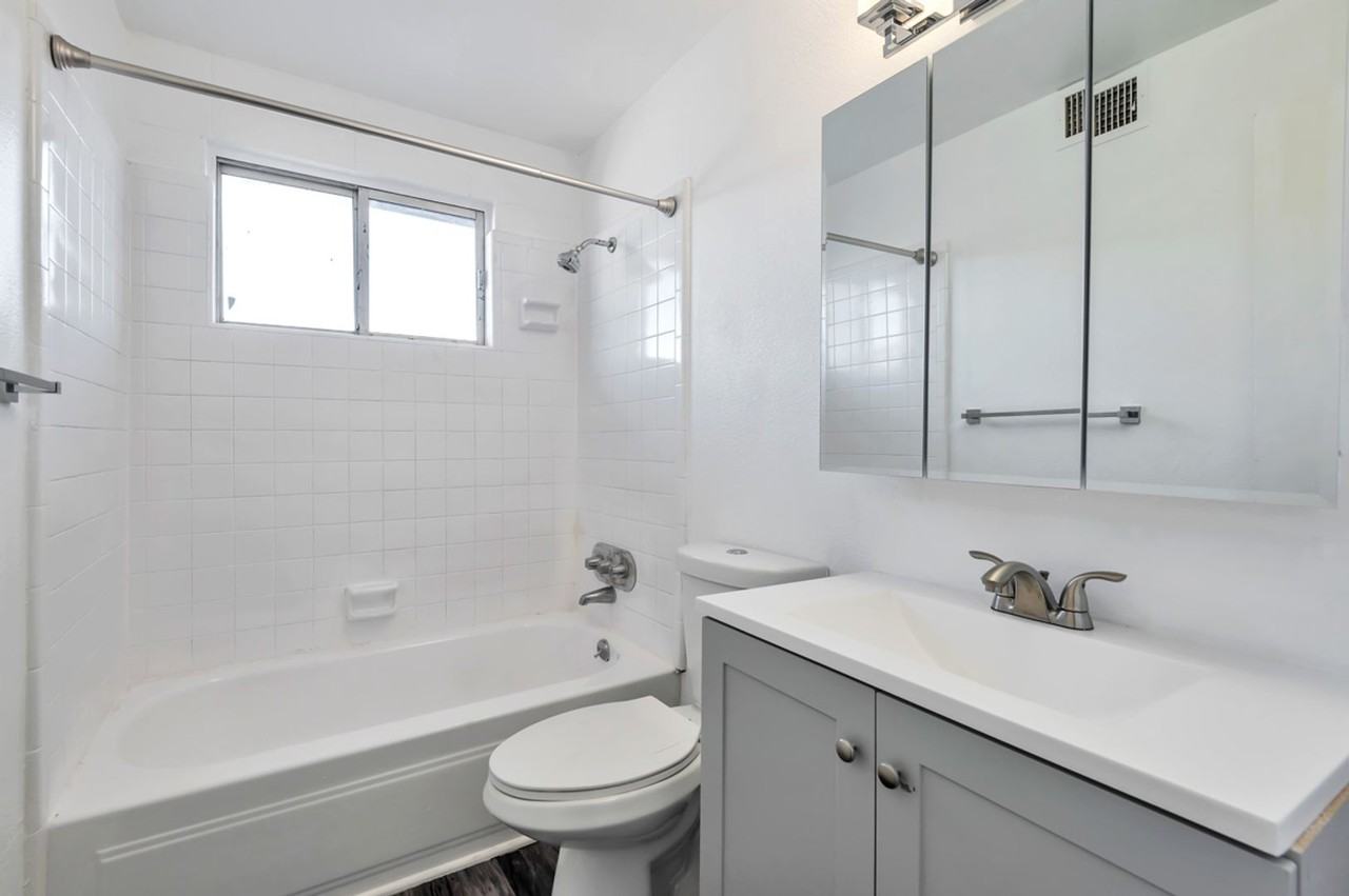 Sheraton Arms Apartments - Photo 5 of 50