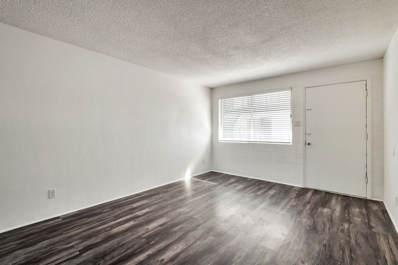 *End Mgmt 02.12.2026* Sheraton Arms Apartments - Photo 5 of 50