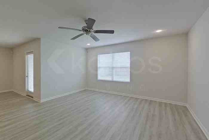 300 Monarch Ln - Photo 2 of 25