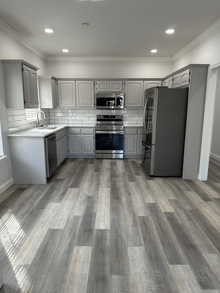 3731 Riverside Dr #NA - Photo 7 of 17