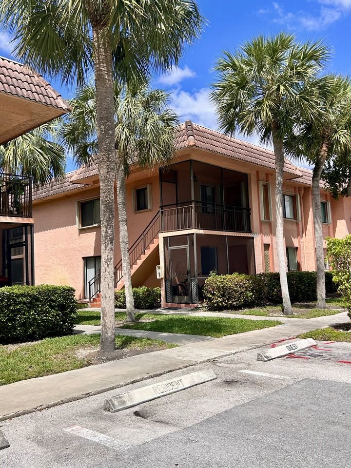 215 Lakeview Dr #101 - Photo 2 of 32