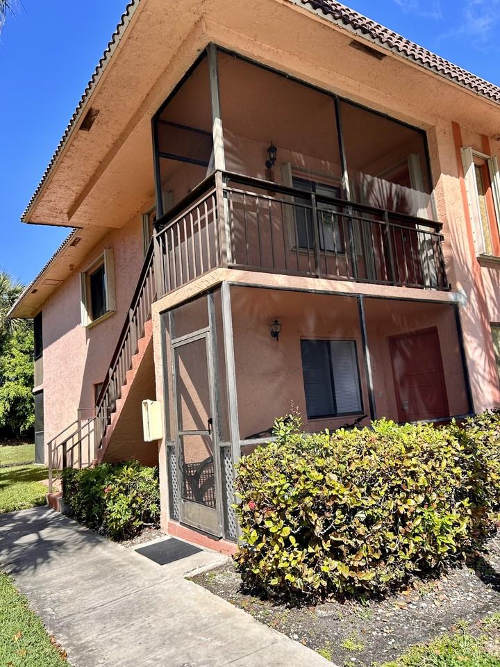 215 Lakeview Dr #101 - Photo 3 of 32