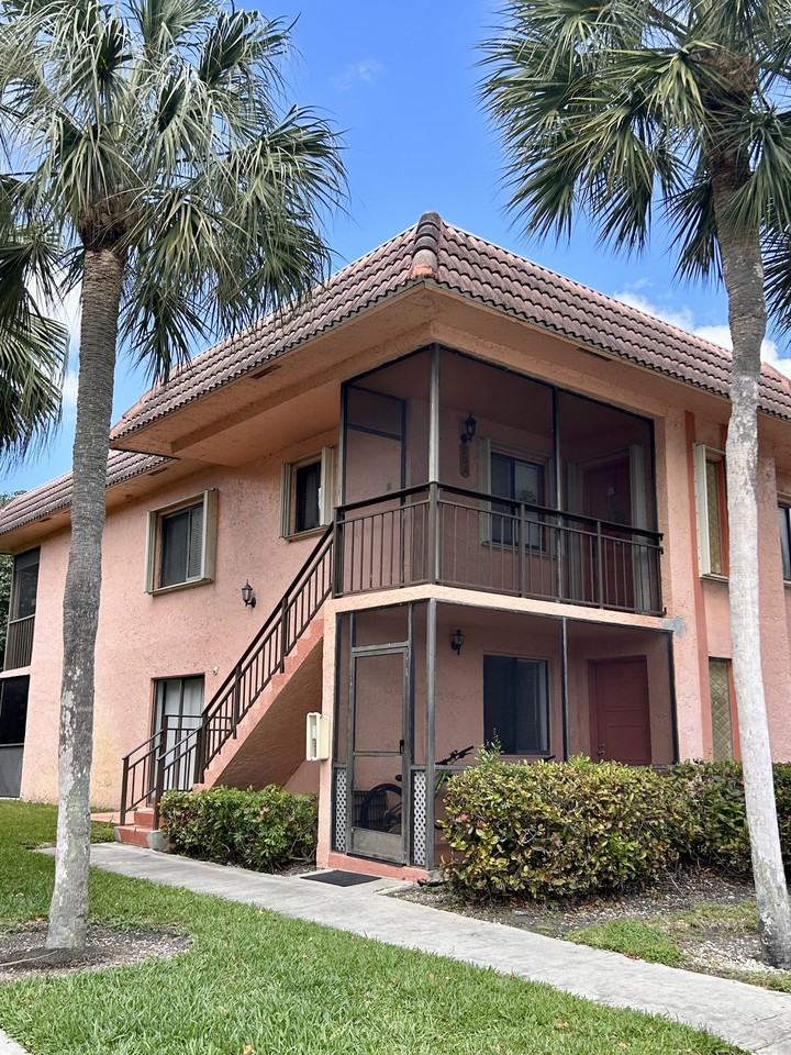 215 Lakeview Dr #101 - Photo 4 of 32