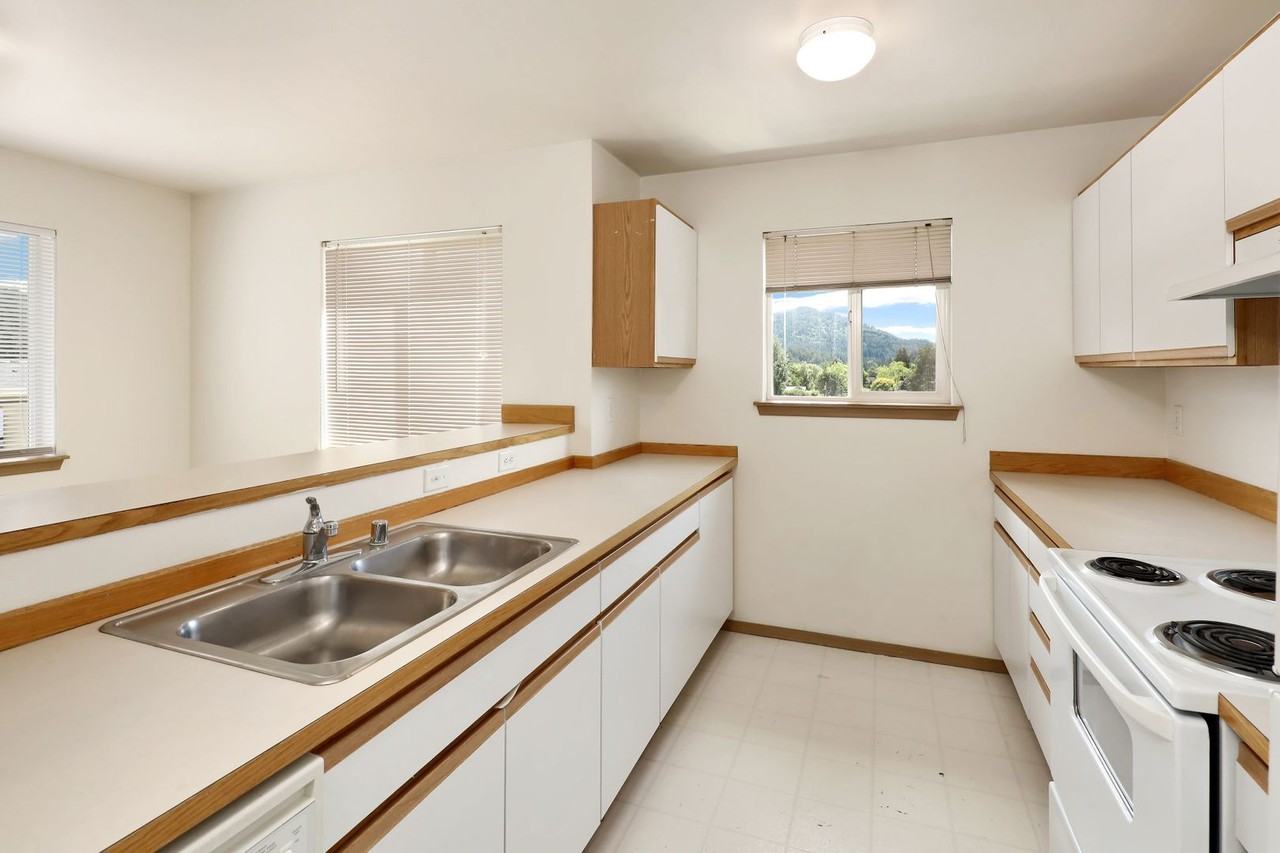 Courtyard Apartments, Studios and 2 Beds, 2 Bath Units Available! - Photo 5 of 39