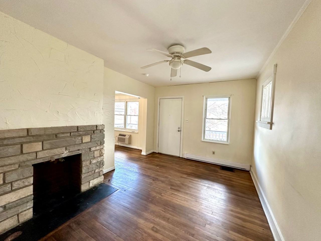 1528 Dagmar Ave - Photo 3 of 13