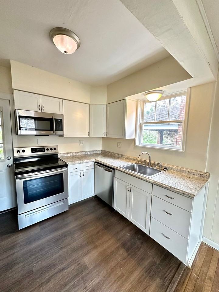 1528 Dagmar Ave - Photo 7 of 13