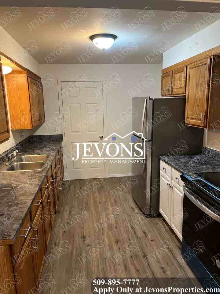 3571 E B St - Photo 3 of 50