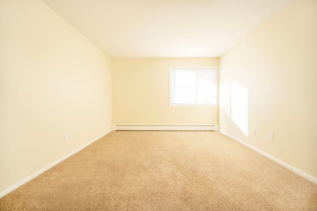 Wellington Apartments - Photo 7 of 26