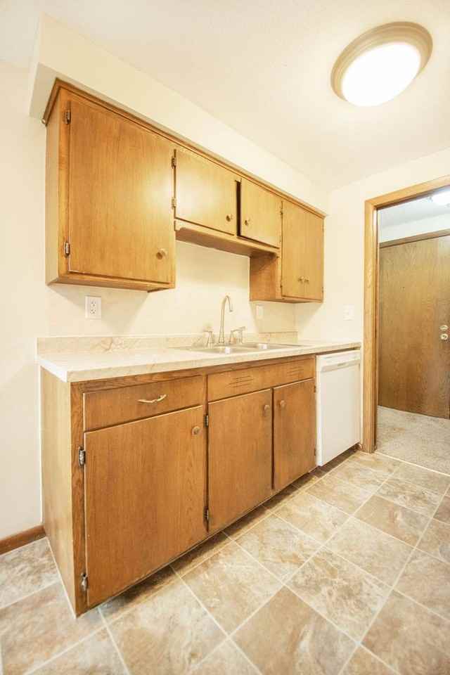 Glenbrook Apartments - Photo 4 of 34