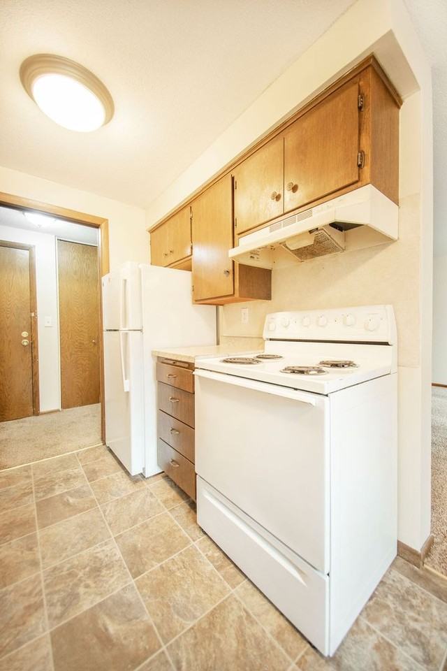 Glenbrook Apartments - Photo 5 of 34