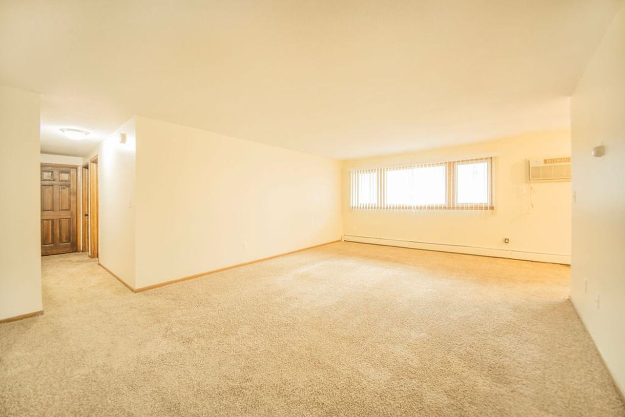 Glenbrook Apartments - Photo 6 of 34