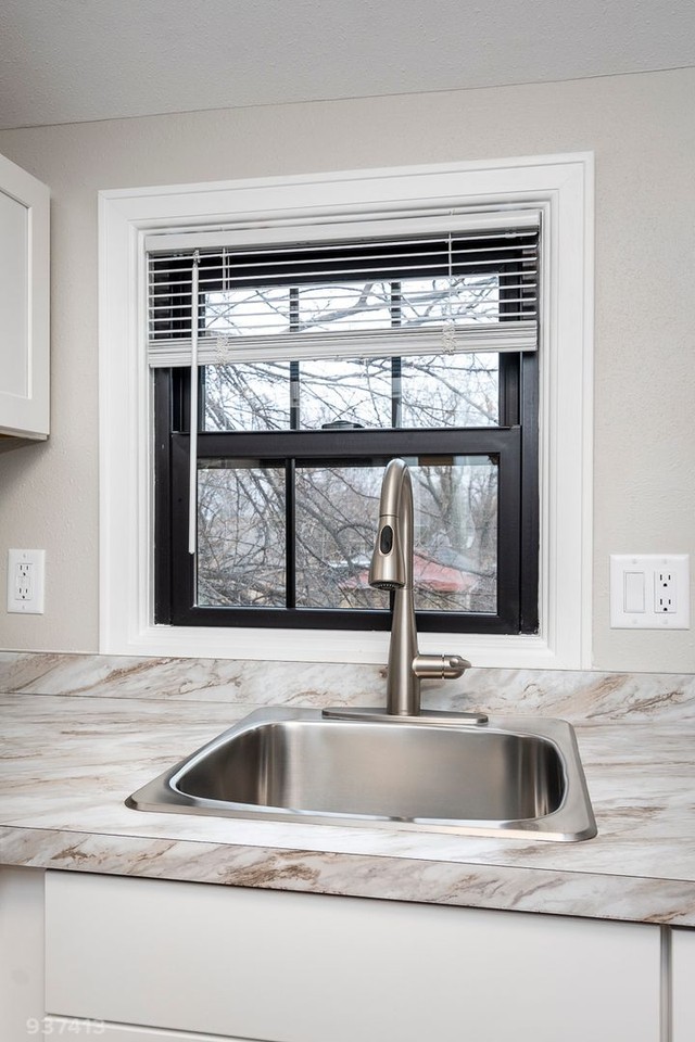 826 Lakeside - Photo 4 of 21