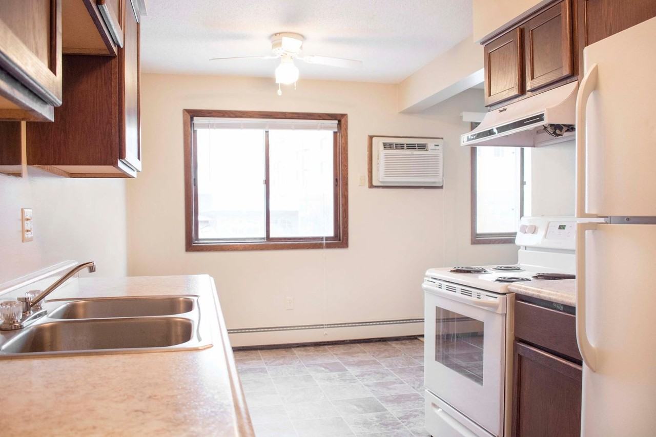 Park Apartments - Photo 4 of 12