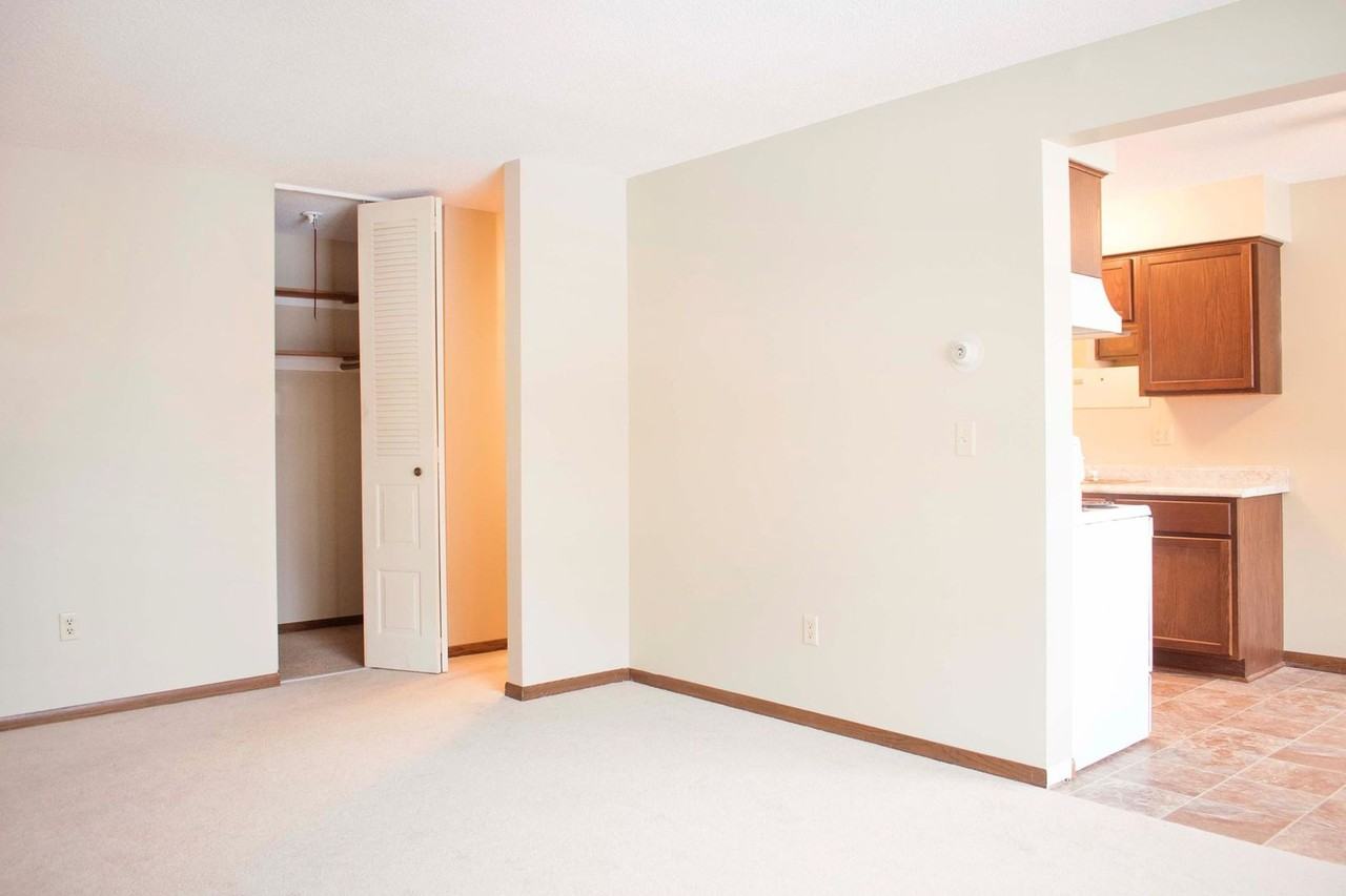 Park Apartments - Photo 6 of 12