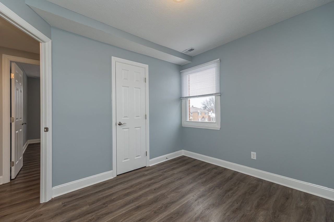 6040 Ridge Rd - Photo 4 of 15