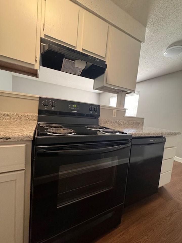 Crimson Apartments - Photo 3 of 12