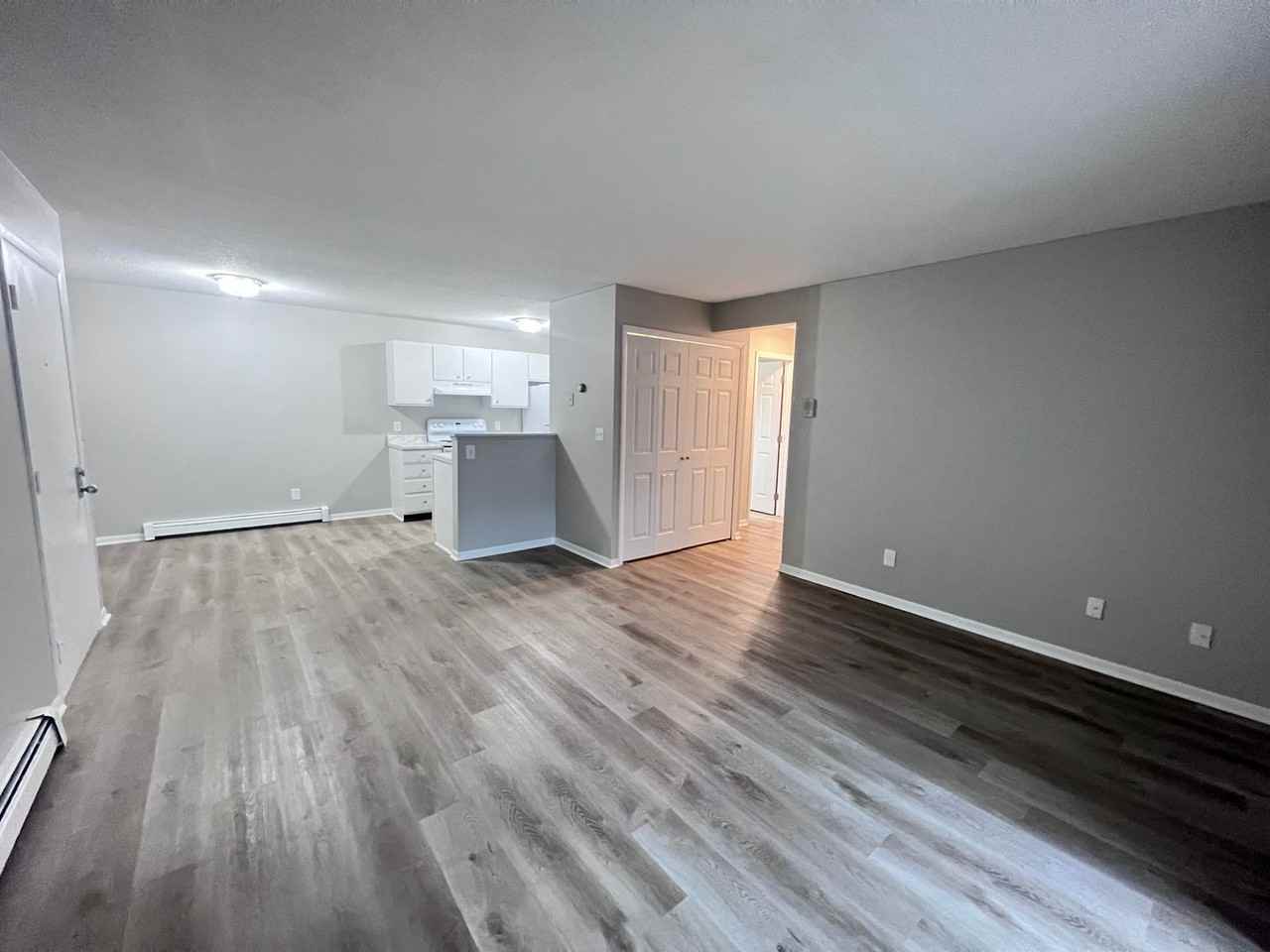 01563 - Donna 465-531 - Photo 3 of 18