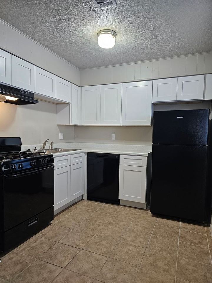 Pine Plaza Apartments - 3801 Baseline Rd Little Rock AR | Zumper