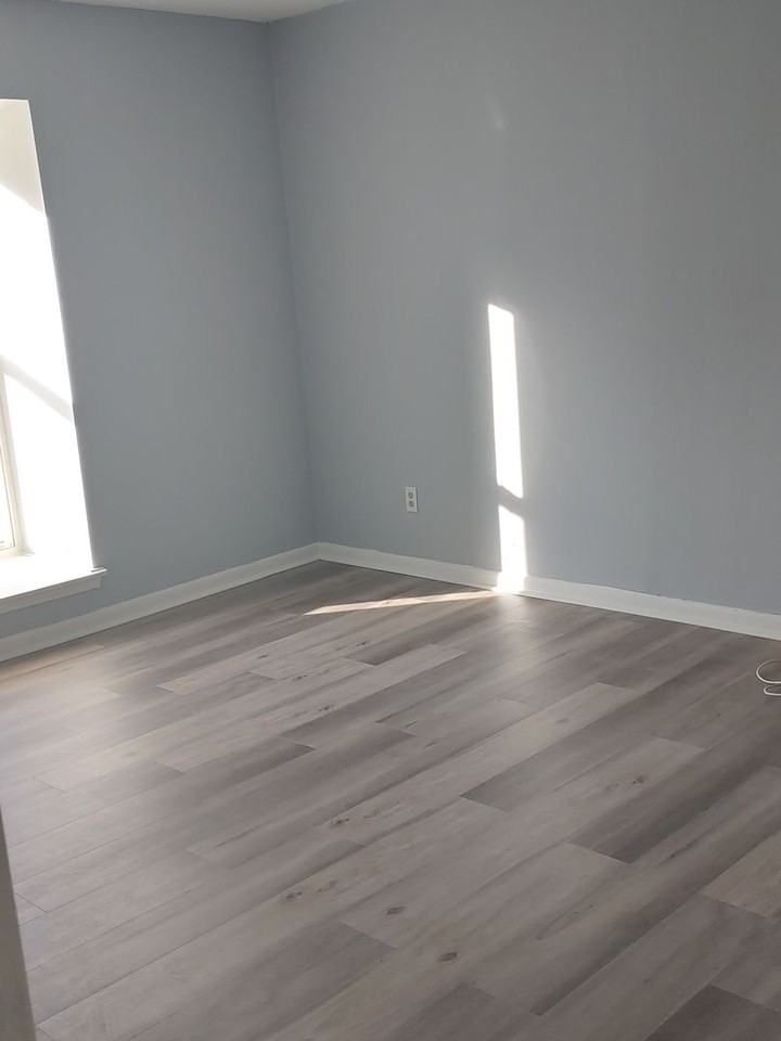 Jefferson Court - Photo 3 of 5