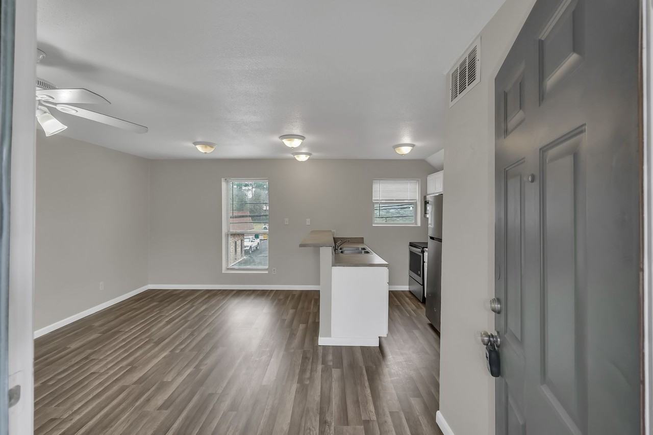 Willowbend Apartments - Photo 3 of 14