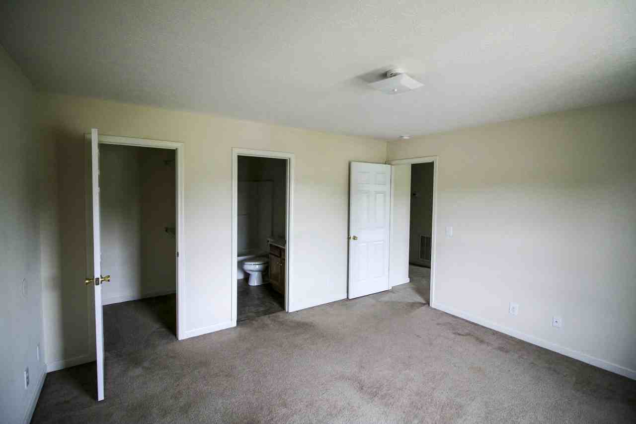 The Oaks - 835 - Photo 3 of 10