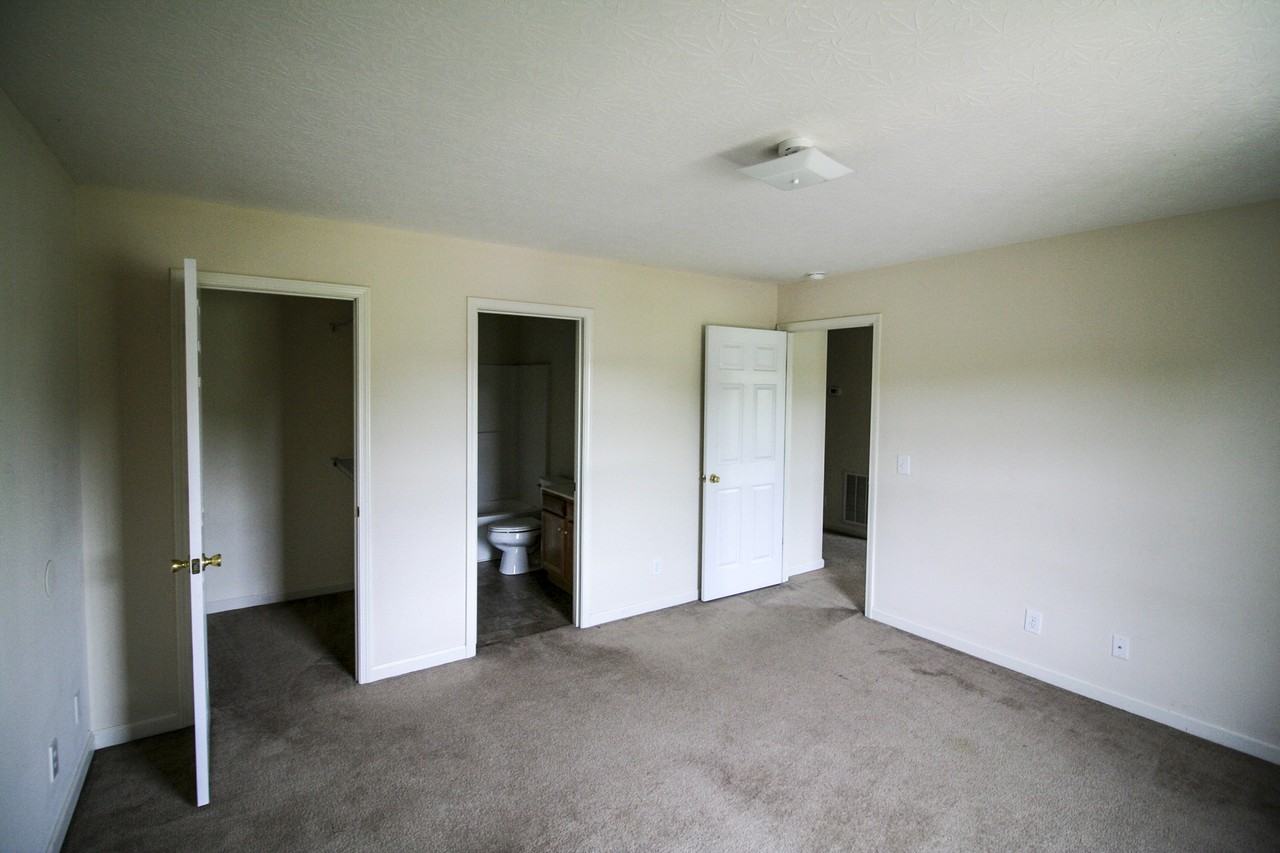 The Oaks - 845 - Photo 3 of 11