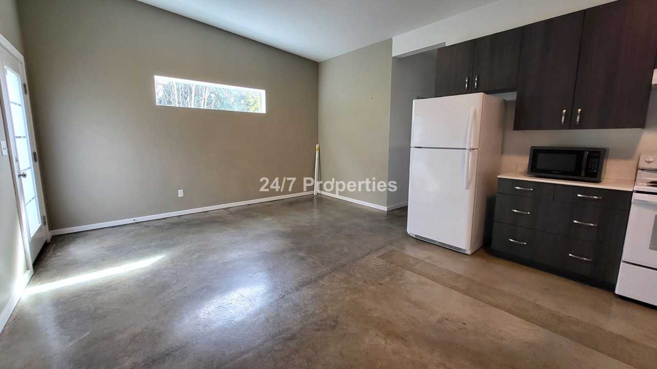 2743 Se 118th Ave - Photo 2 of 10