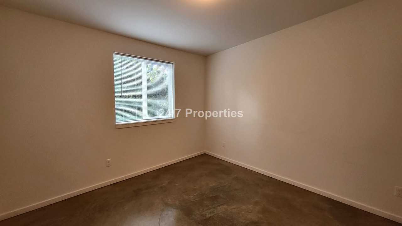 2743 Se 118th Ave - Photo 3 of 10