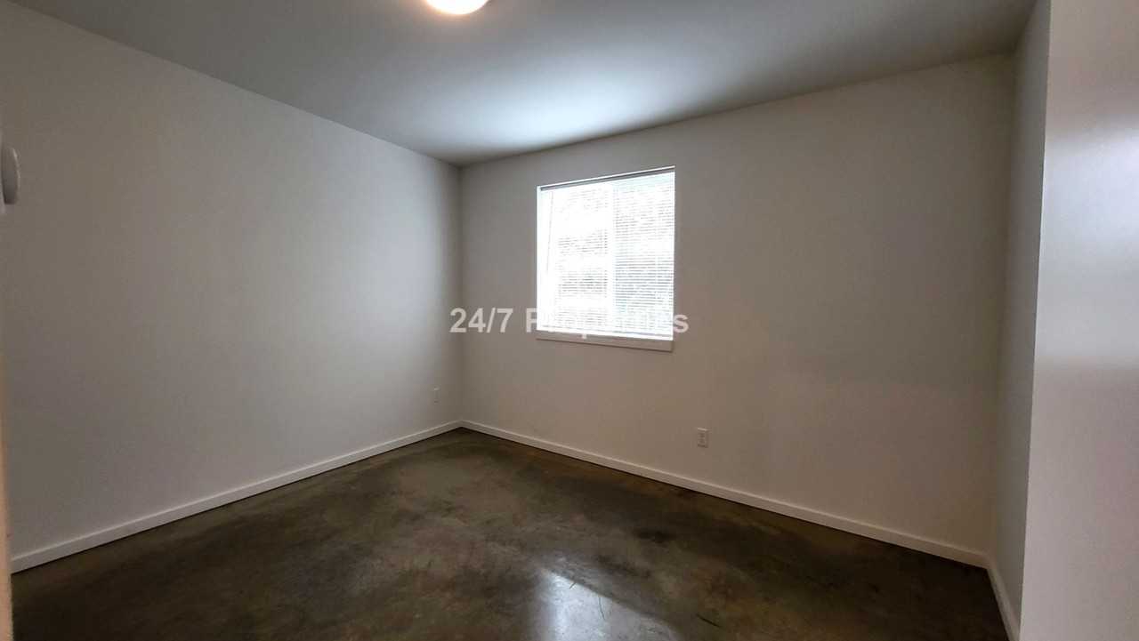 2743 Se 118th Ave - Photo 4 of 10