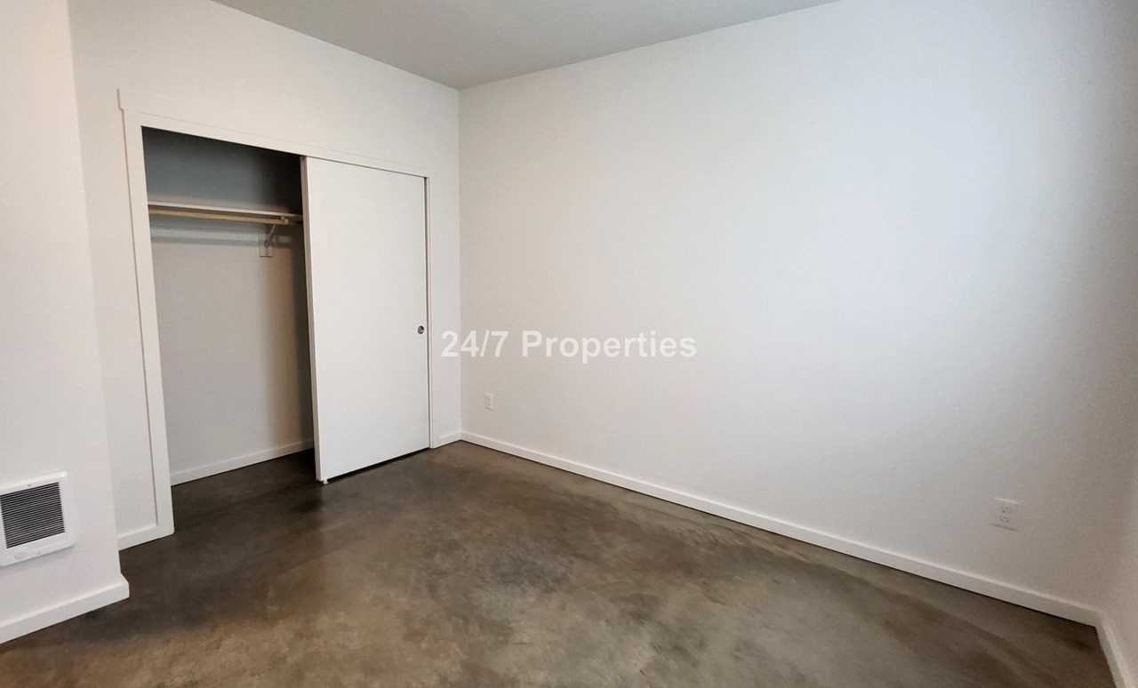 2743 Se 118th Ave - Photo 7 of 10