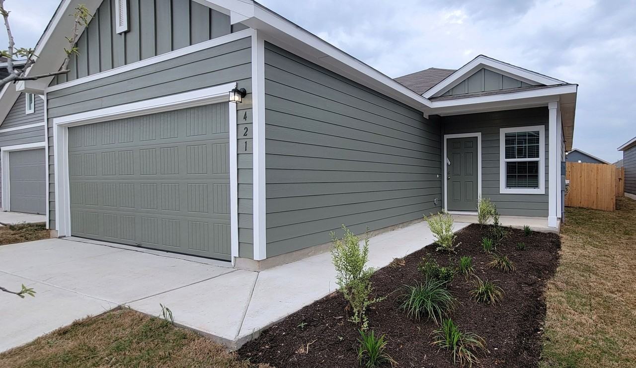 421 Bullhead Rd - Photo 2 of 26