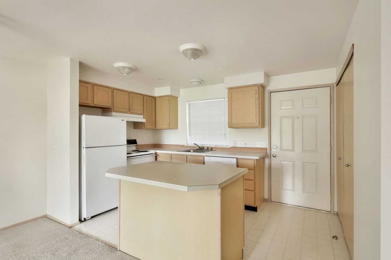 Southside Place Apartments - Photo 4 of 25