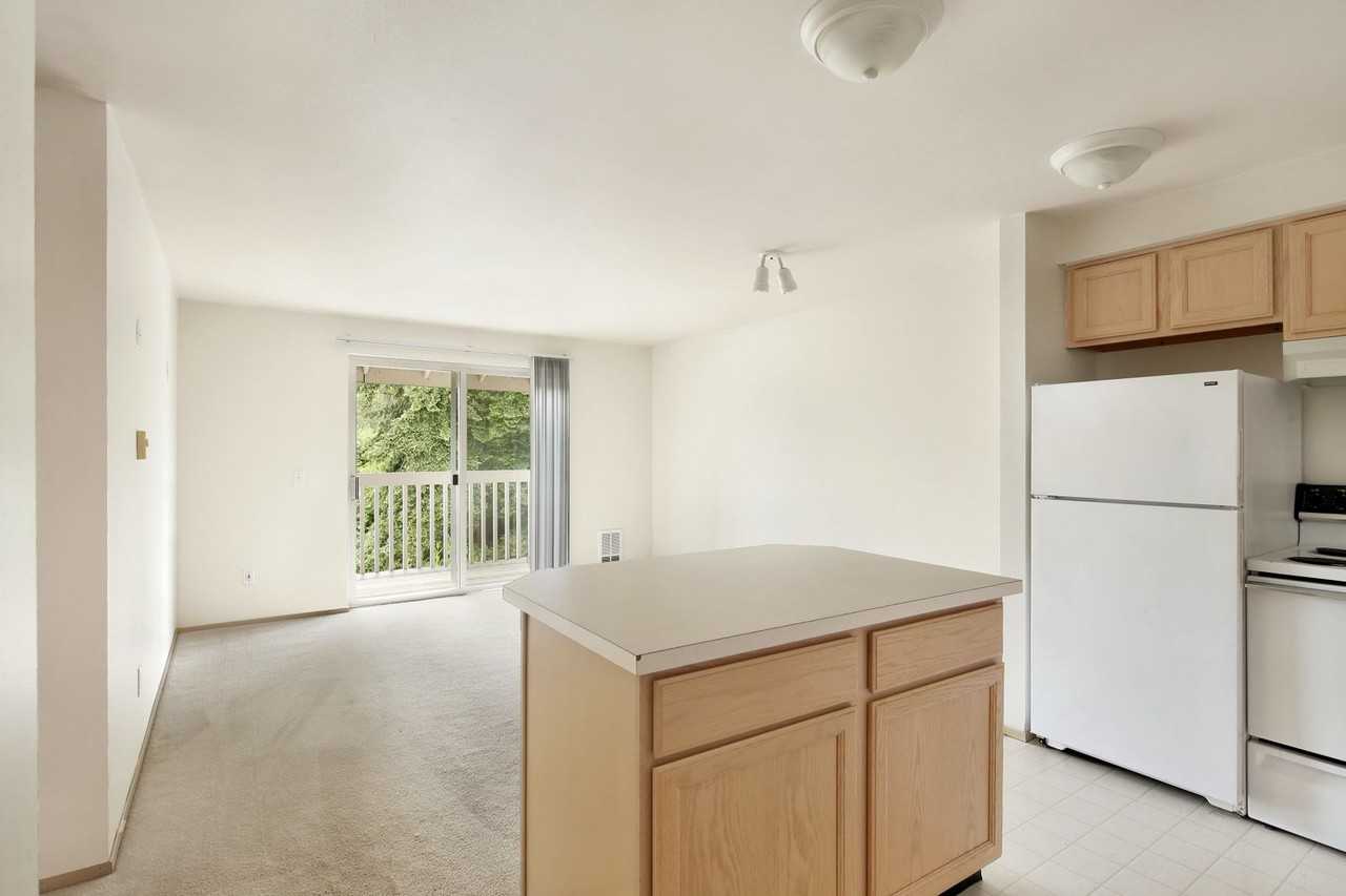 Southside Place Apartments - Photo 3 of 25