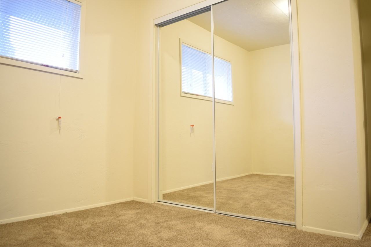 Sixpack Apartments - Photo 7 of 13