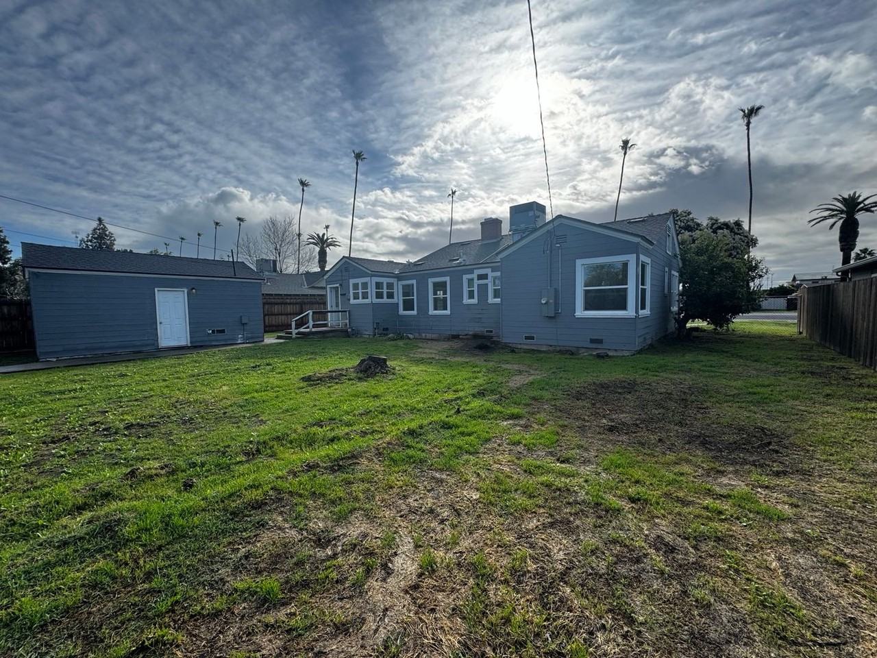 910 Robertson Blvd - Photo 2 of 13