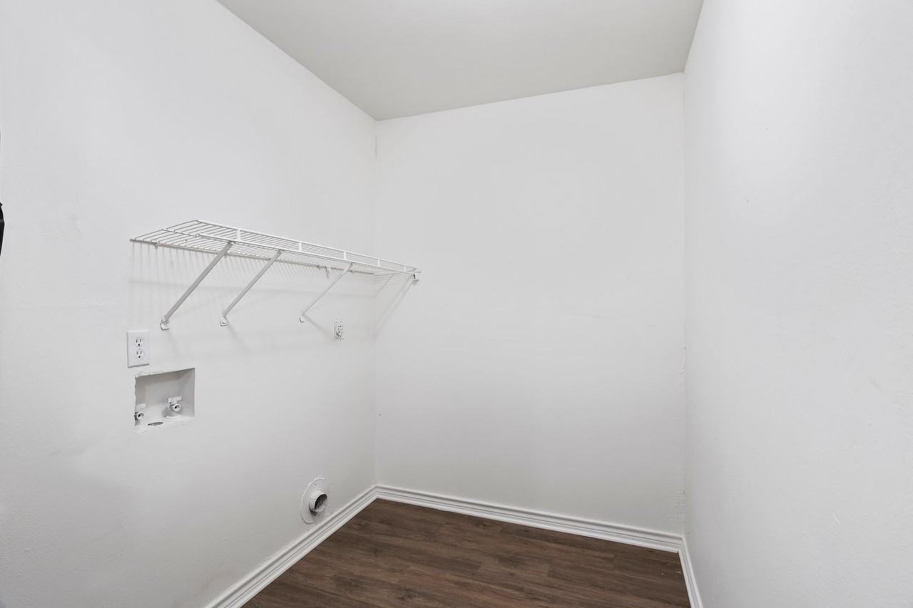 The Oaks - Photo 7 of 33