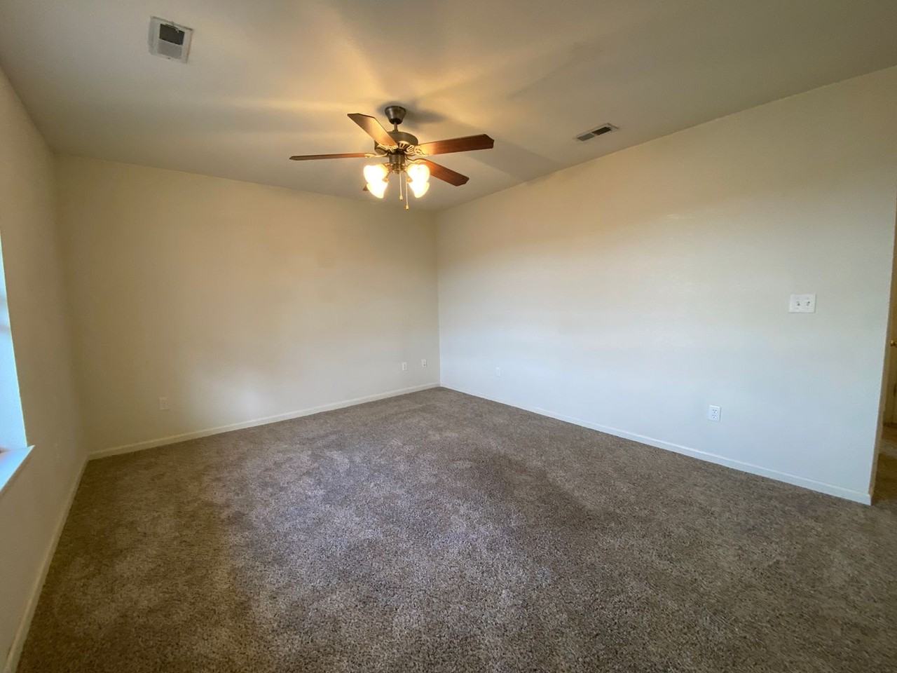 16857 Hunters Ridge - Photo 3 of 10