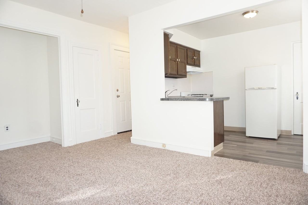 Montrose Apartments - Photo 5 of 21