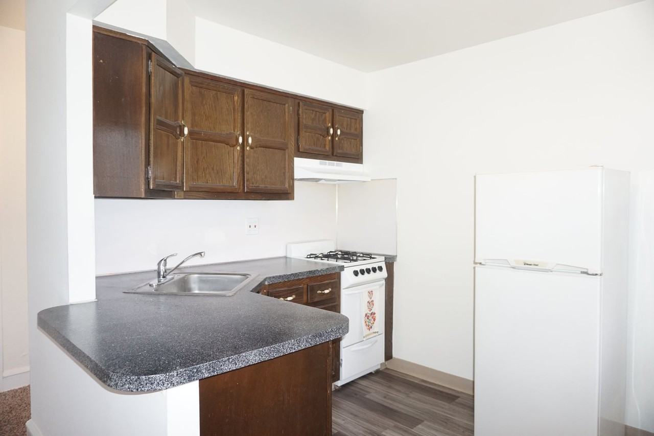 Montrose Apartments - Photo 6 of 21